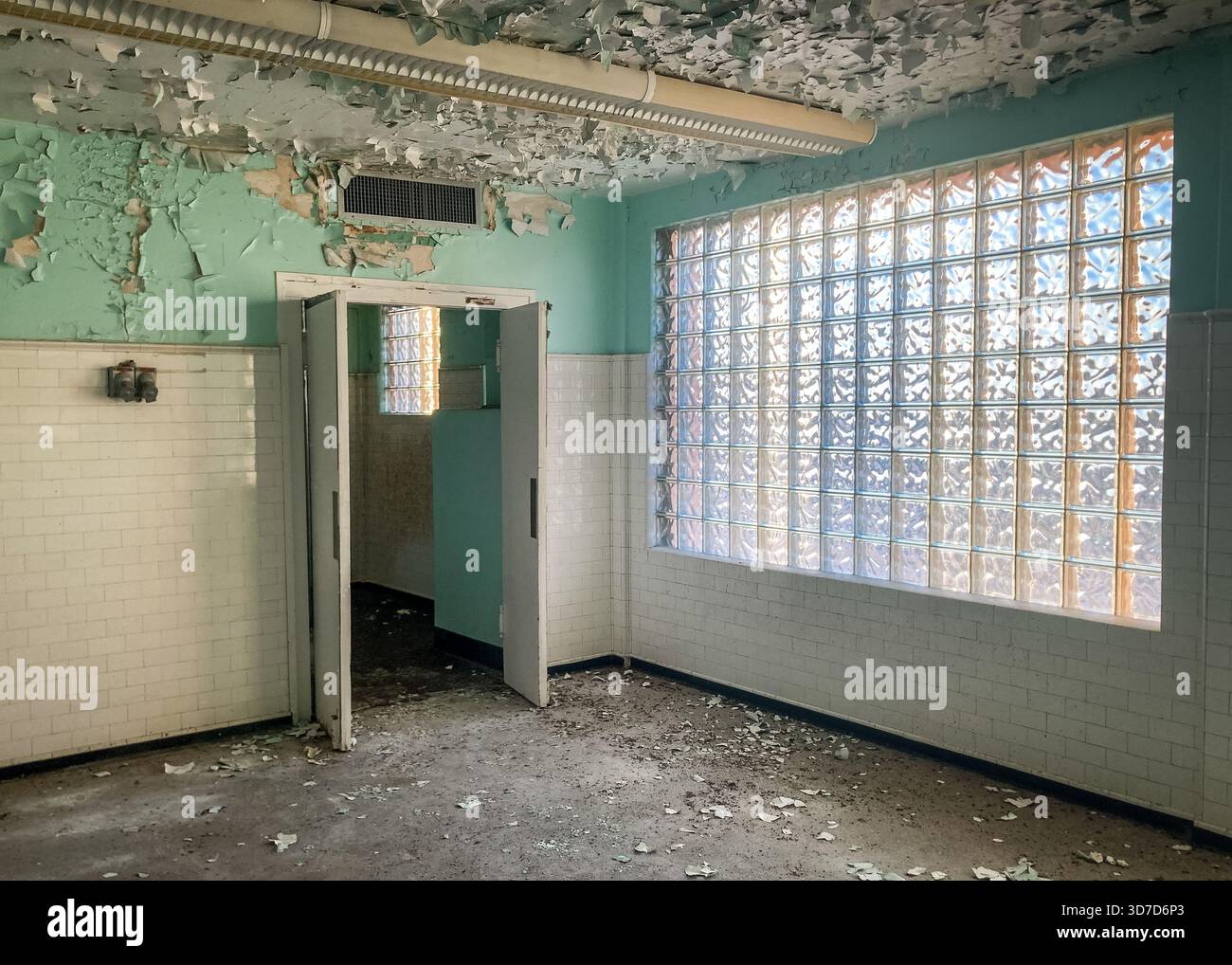 Abandoned and haunted hospital building in Miami, Florida Stock Photo -  Alamy, image size:1300x1018