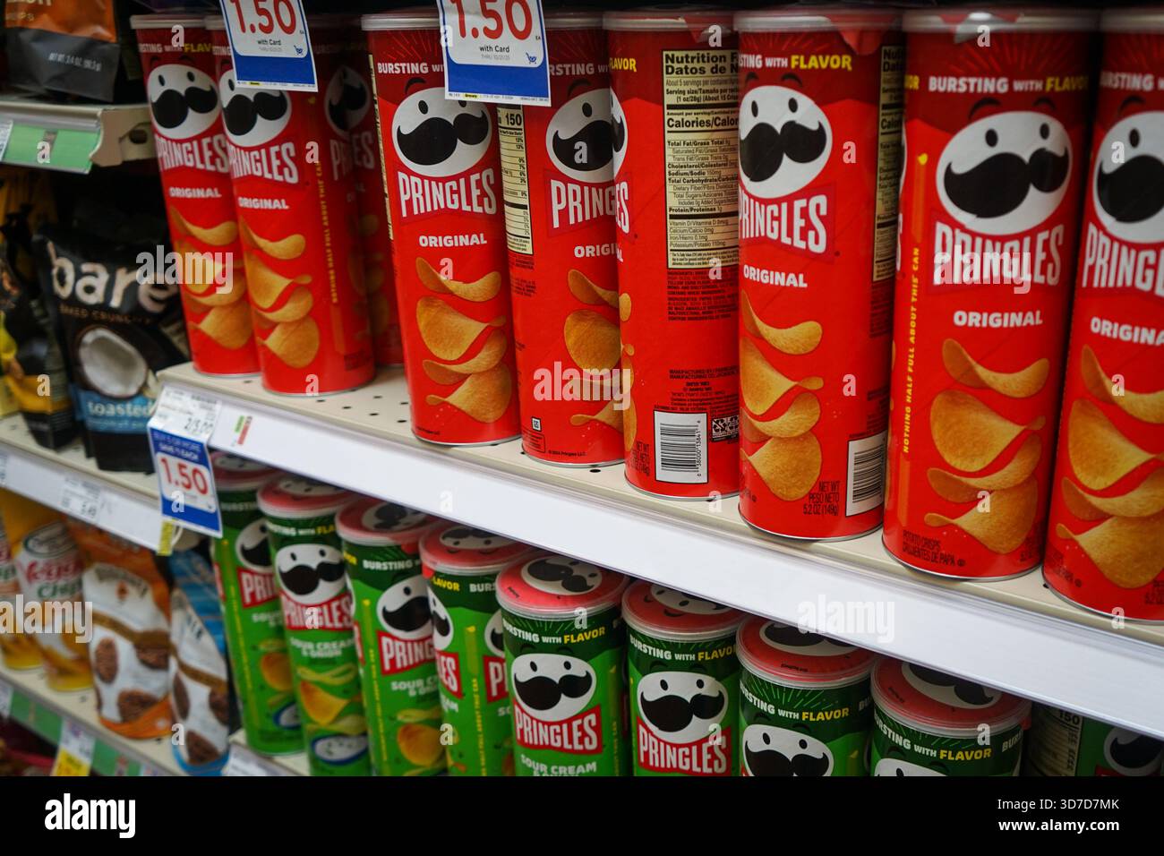 Grocery shelves junk food usa hi-res stock photography and images - Alamy, image size:1300x956