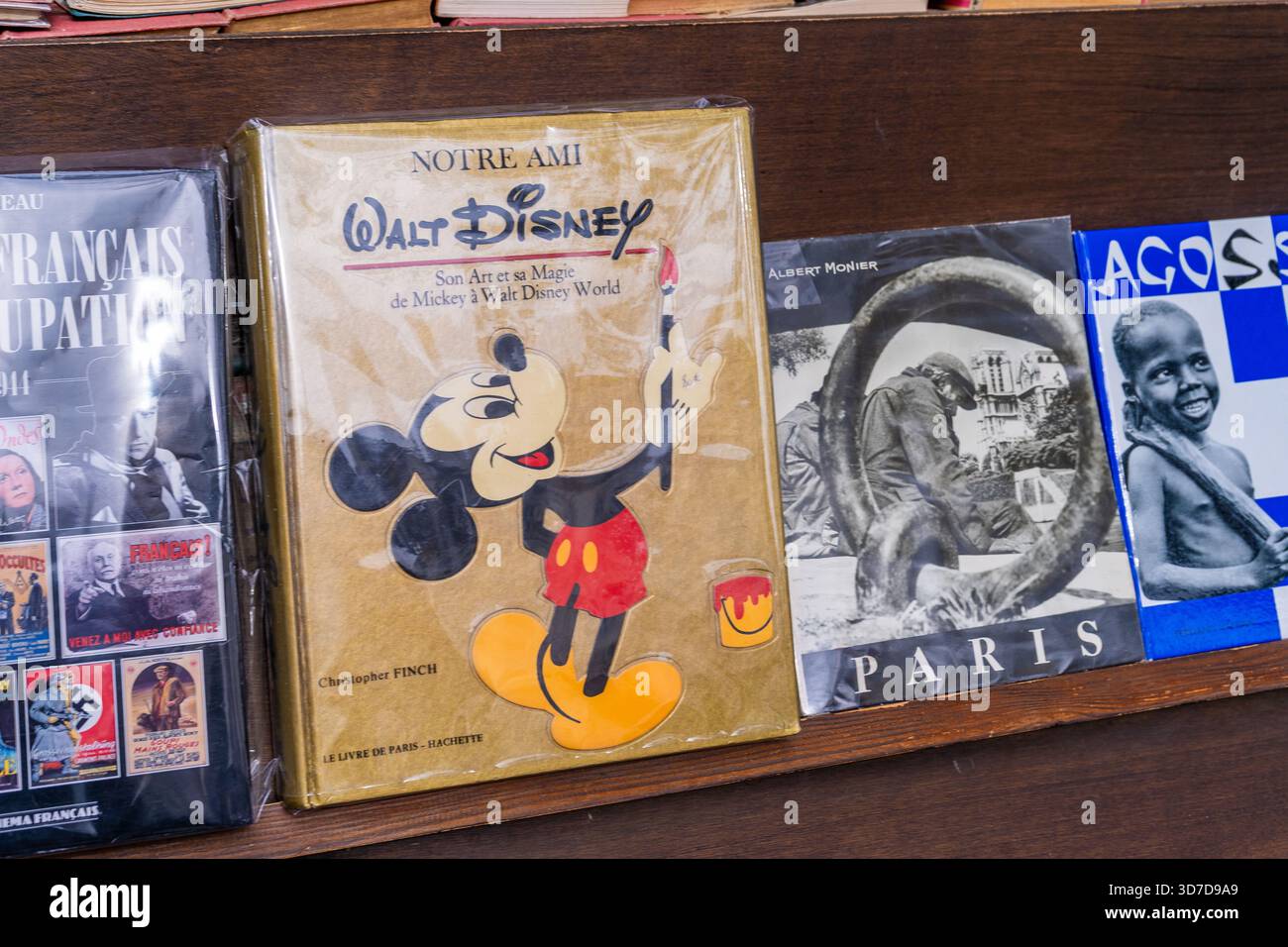 Mickey mouse vintage book hi-res stock photography and images - Alamy