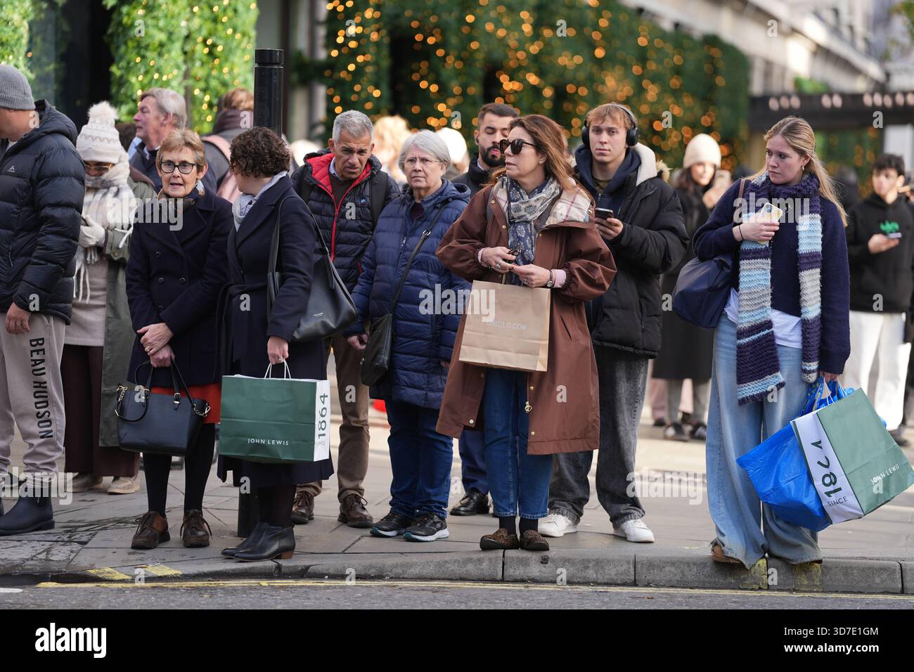 Budget Jacket Find Oxford Street Why London? The City's Appeal for Travelers and Fashion Lovers