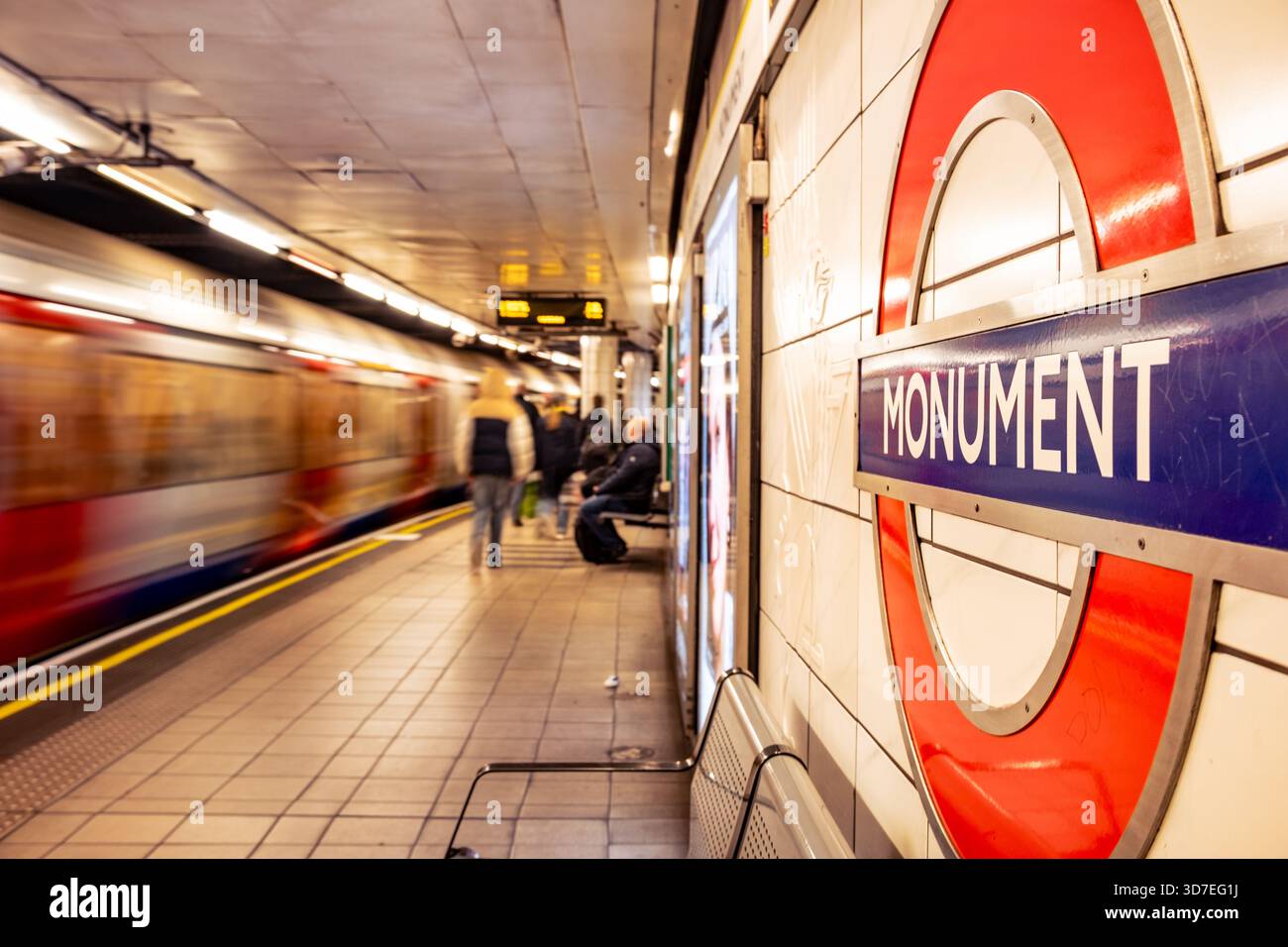 LONDON - OCTOBER 29, 2025: MonumentUnderground Station – District & Circle Line platform with classic roundel Stock Photo