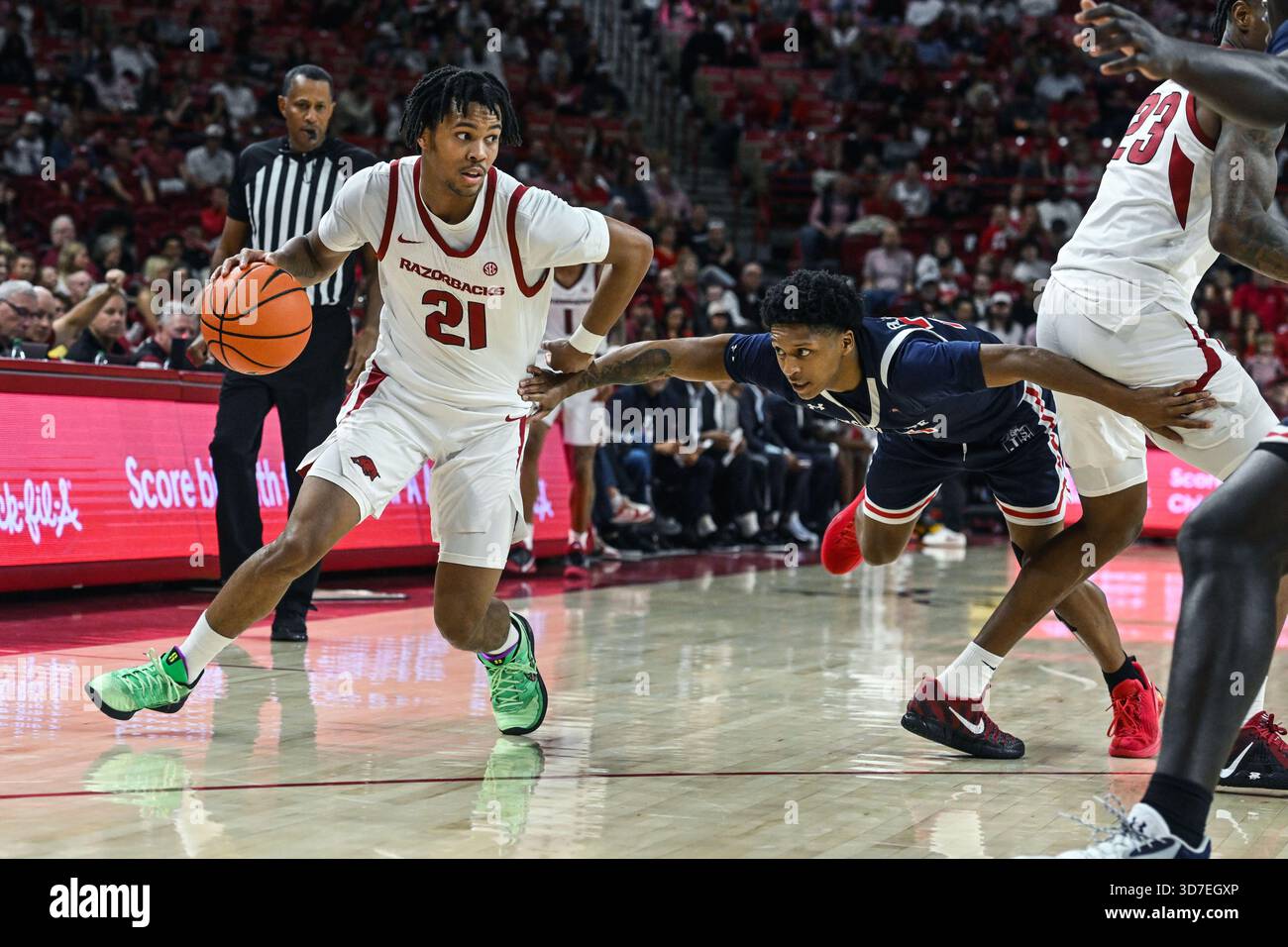 Arkansas guard D.J. Wagner (21) drives past Jackson State guard Daeshun ...