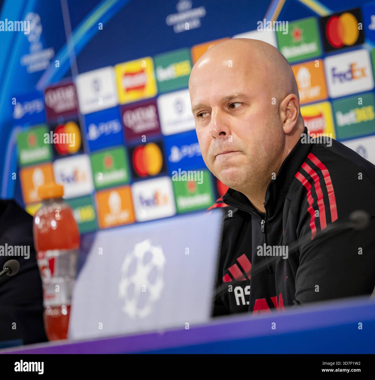 LIVERPOOL - Liverpool FC Coach Arne Slot during the MD-1 press ...