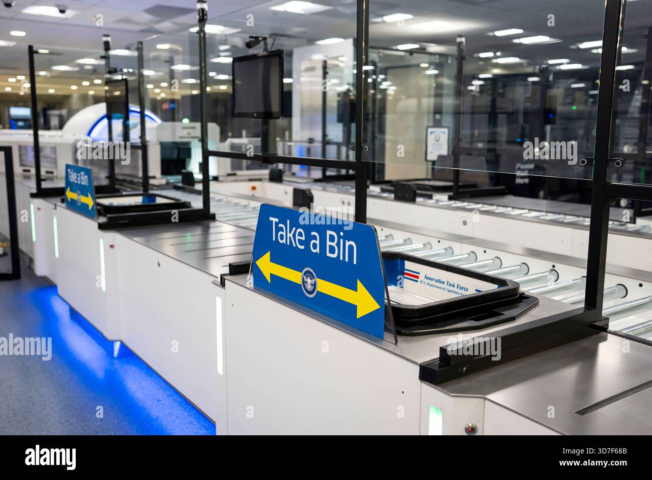 U.S. TSA airport security screening checkpoint at Harry Reid ...