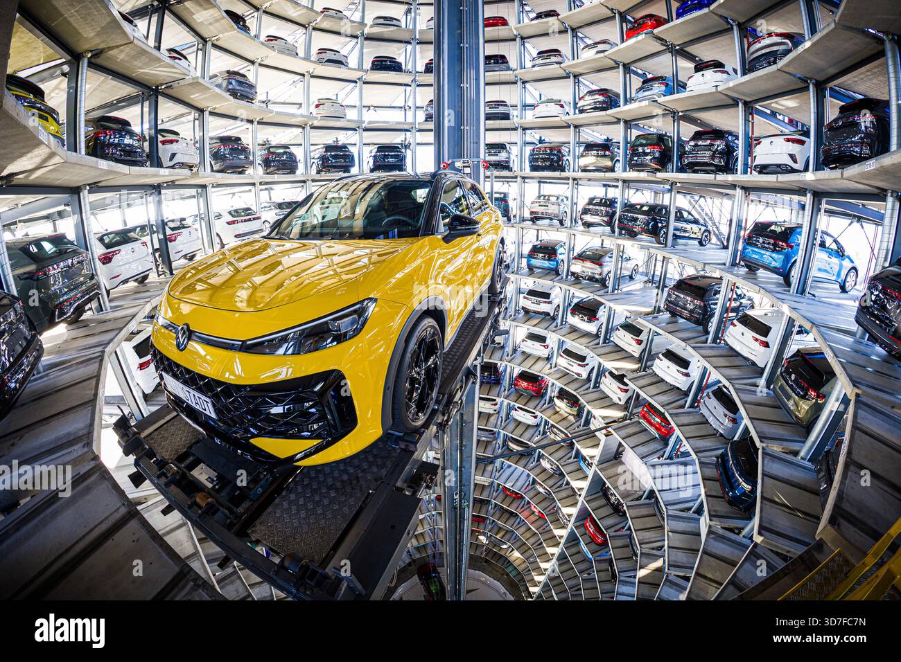 21 November 2025, Lower Saxony, Wolfsburg: A Volkswagen T-Roc is lifted ...