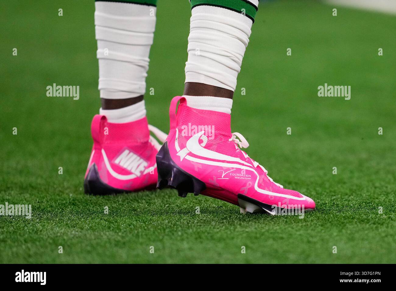 Philadelphia Eagles cornerback Kelee Ringo lines up against the Dallas ...
