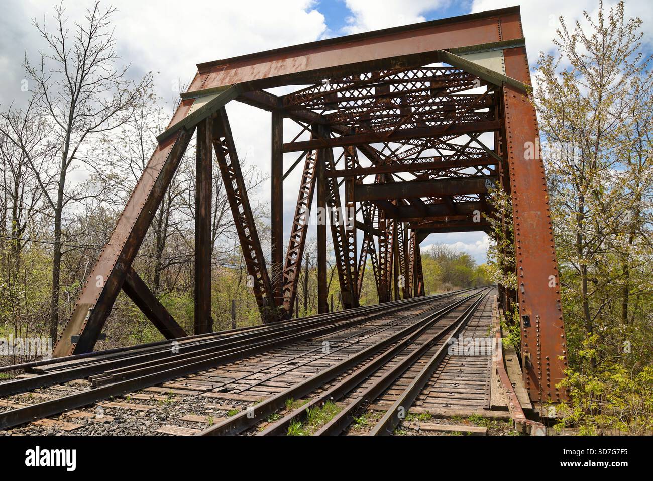 Steel truss railway bridge hi-res stock photography and images - Alamy
