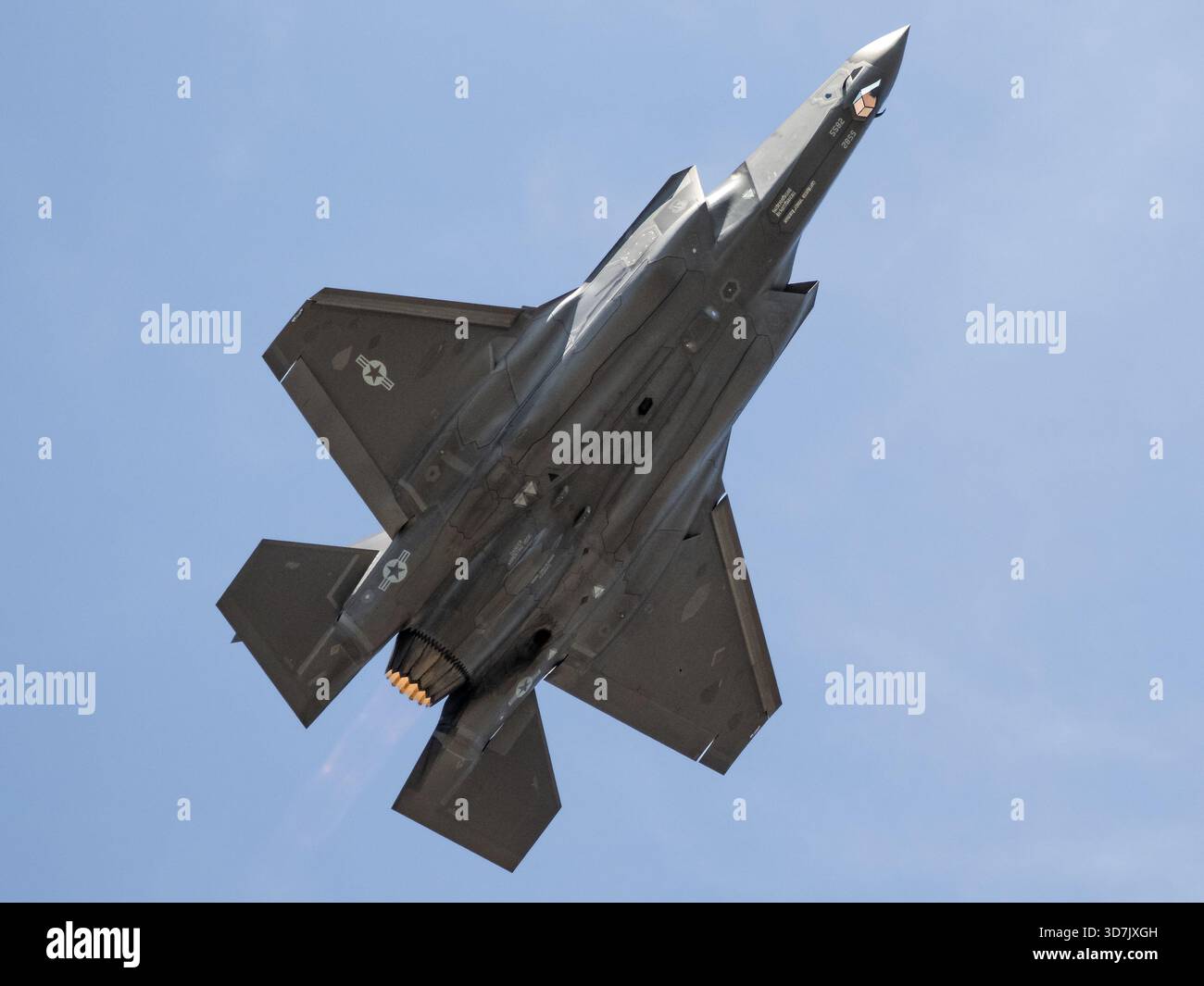 Flyingmetal hi-res stock photography and images - Alamy