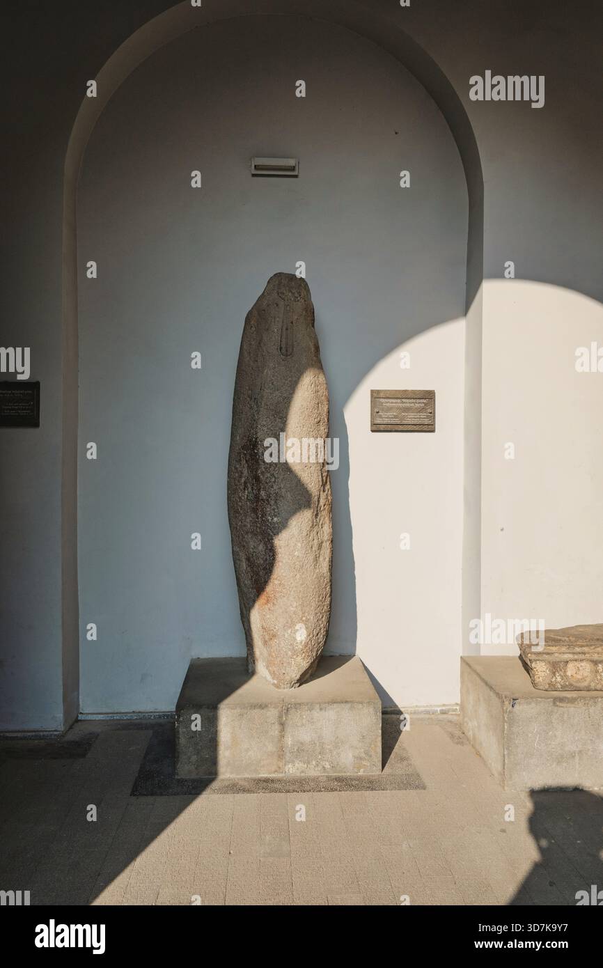 Large rock in dimly hi-res stock photography and images - Alamy