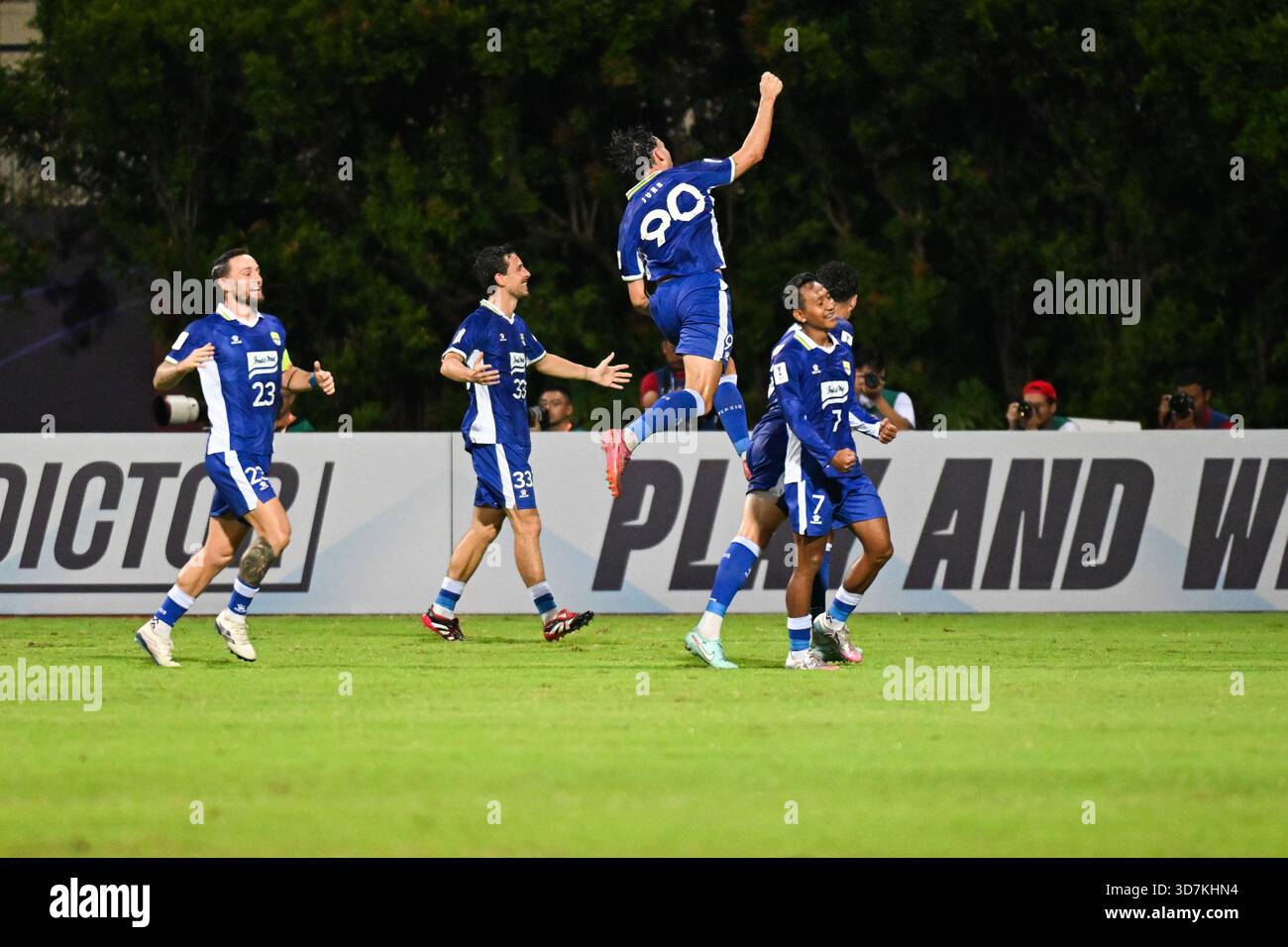 Run Persib Bishan Stadium, Singapore, 26th Nov 2025 — ANDREW JUNG (PERSIB #90 ...