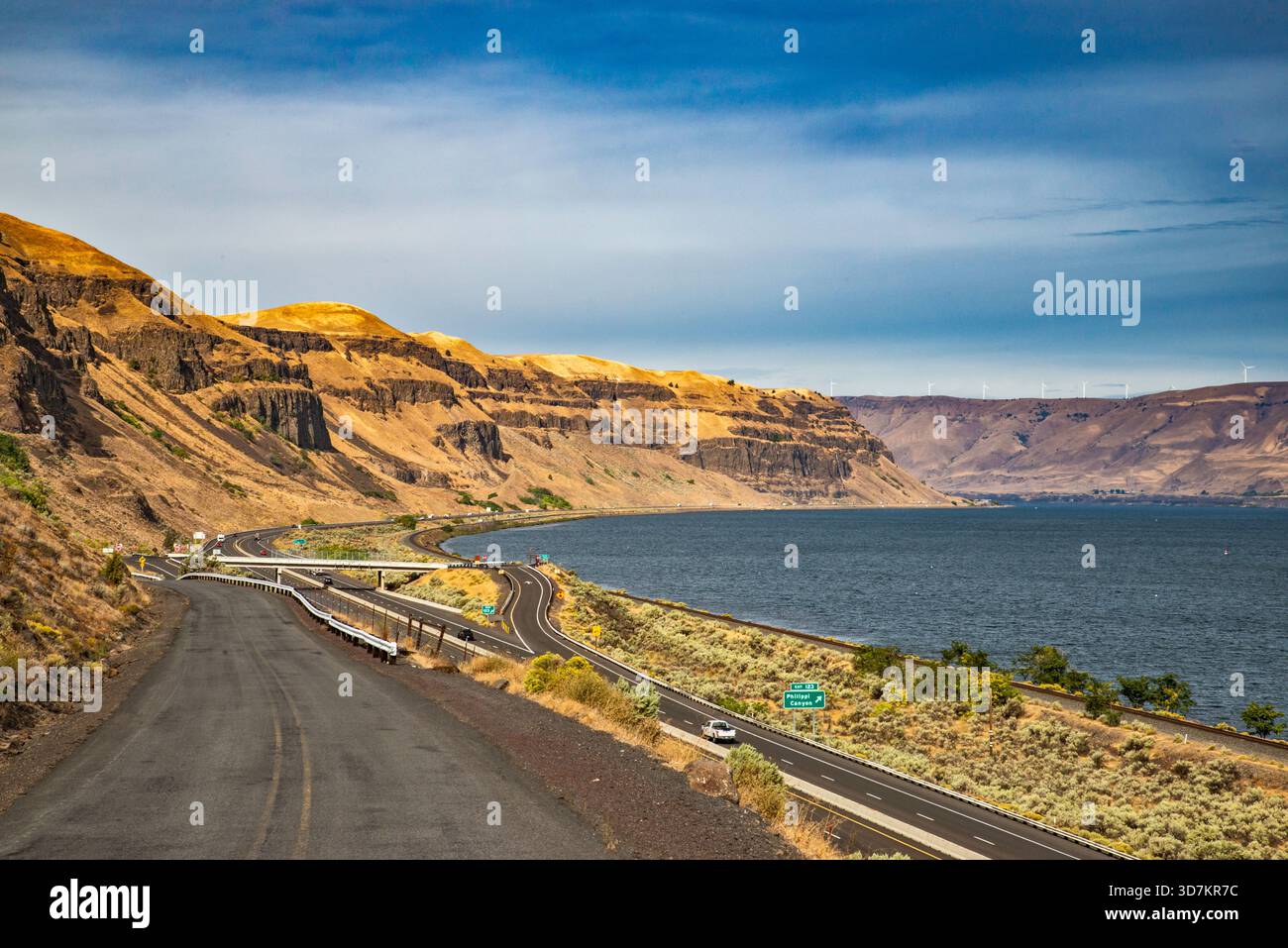 Intersection expressway local road hi-res stock photography and images ...
