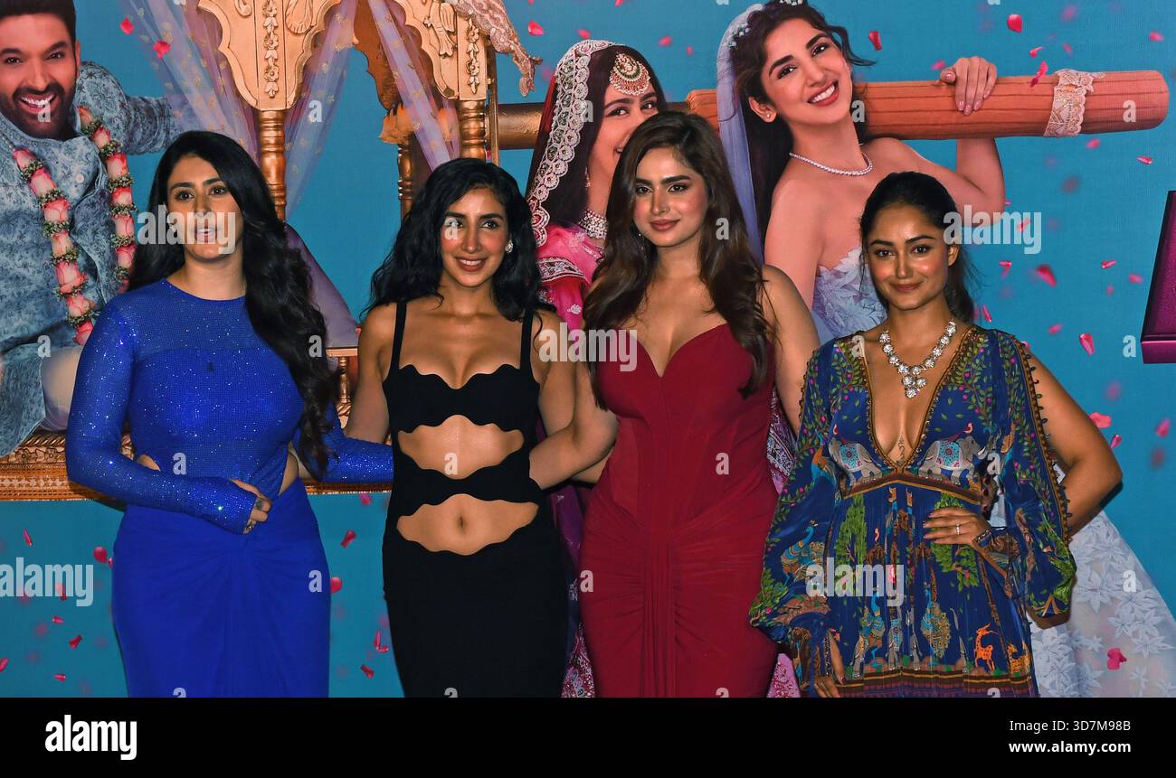 Famous bollywood actors hi-res stock photography and images - Page 10 -  Alamy, image size:1300x861