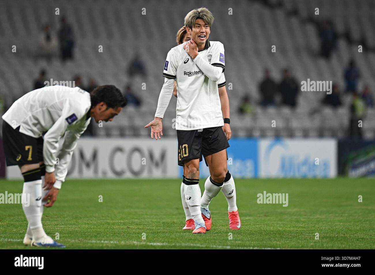 Chn Region League Shanghai, China PR. 26 November, 2025. Yuya Osako #10 of Vissel Kobe ...