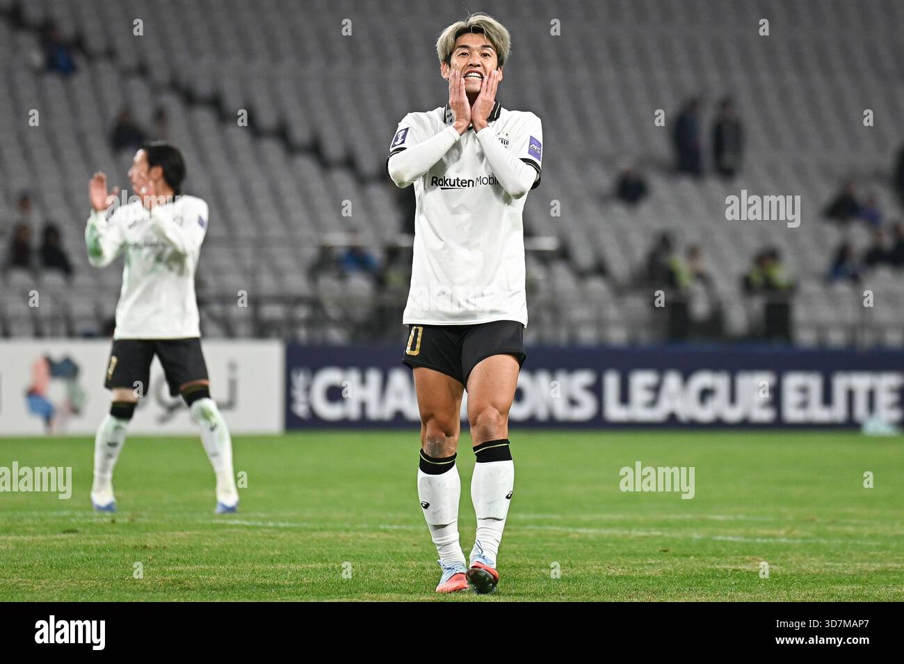 Chn Region League Shanghai, China PR. 26 November, 2025. Yuya Osako #10 of Vissel Kobe ...
