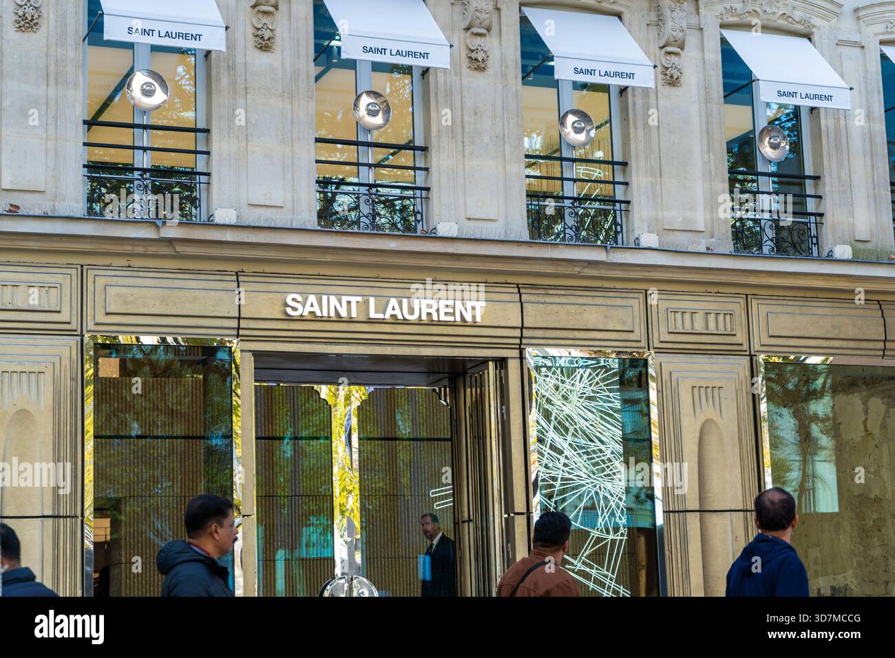 Saint laurent paris logo hi-res stock photography and images - Alamy