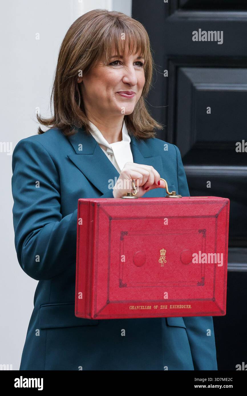Rachel Reeves Despatch Box London. UK. 26 Nov 2025. Chancellor of the Exchequer Rachel Reeves ...