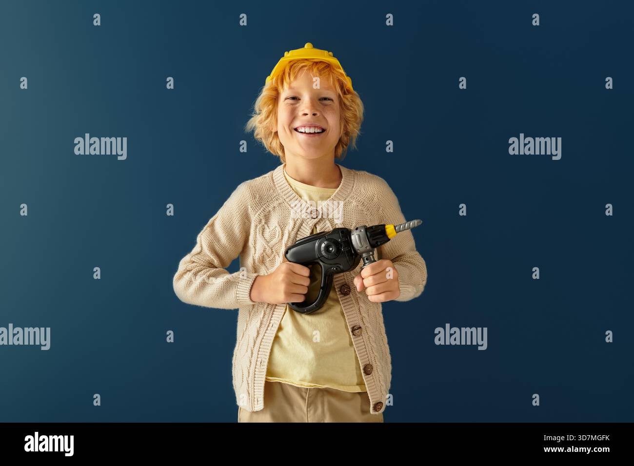 Wavy hair casually smiles hi-res stock photography and images - Alamy