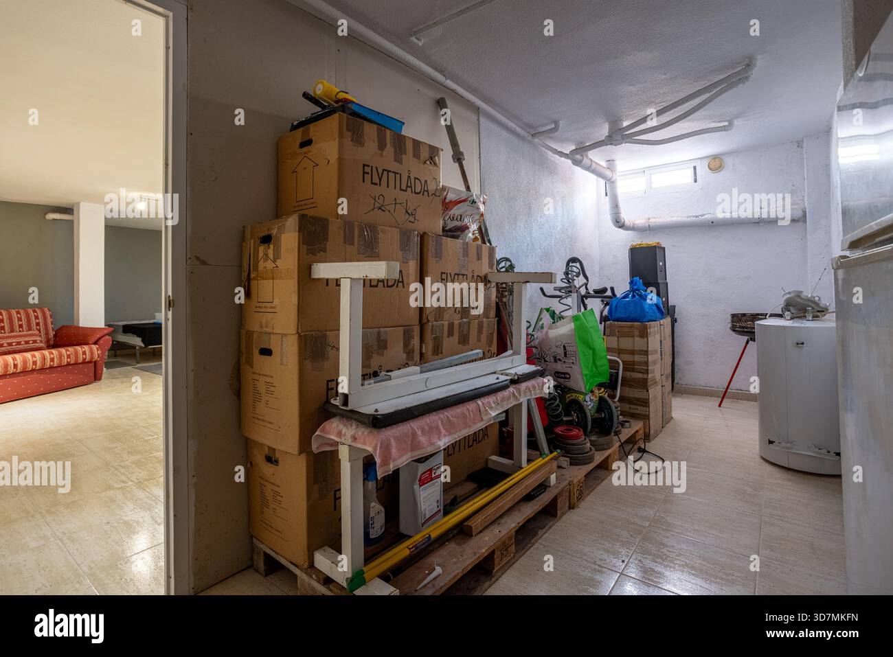 Basement storage area pipes hi-res stock photography and images - Alamy