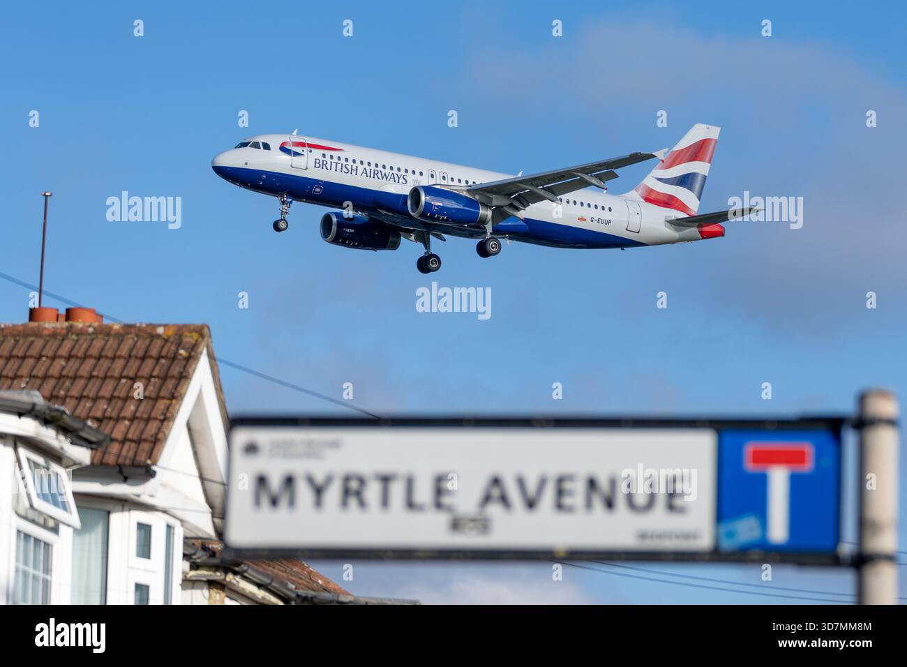Airbus a320 landing over hi-res stock photography and images - Alamy