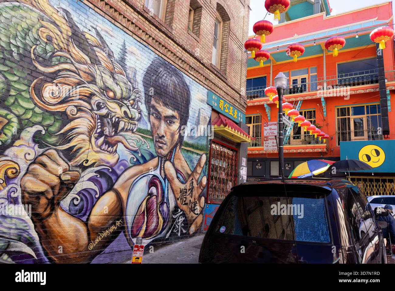 Bruce Lee mural (by artist Luke Dragon) in Chinatown - San Francisco, California, USA Stock Photo