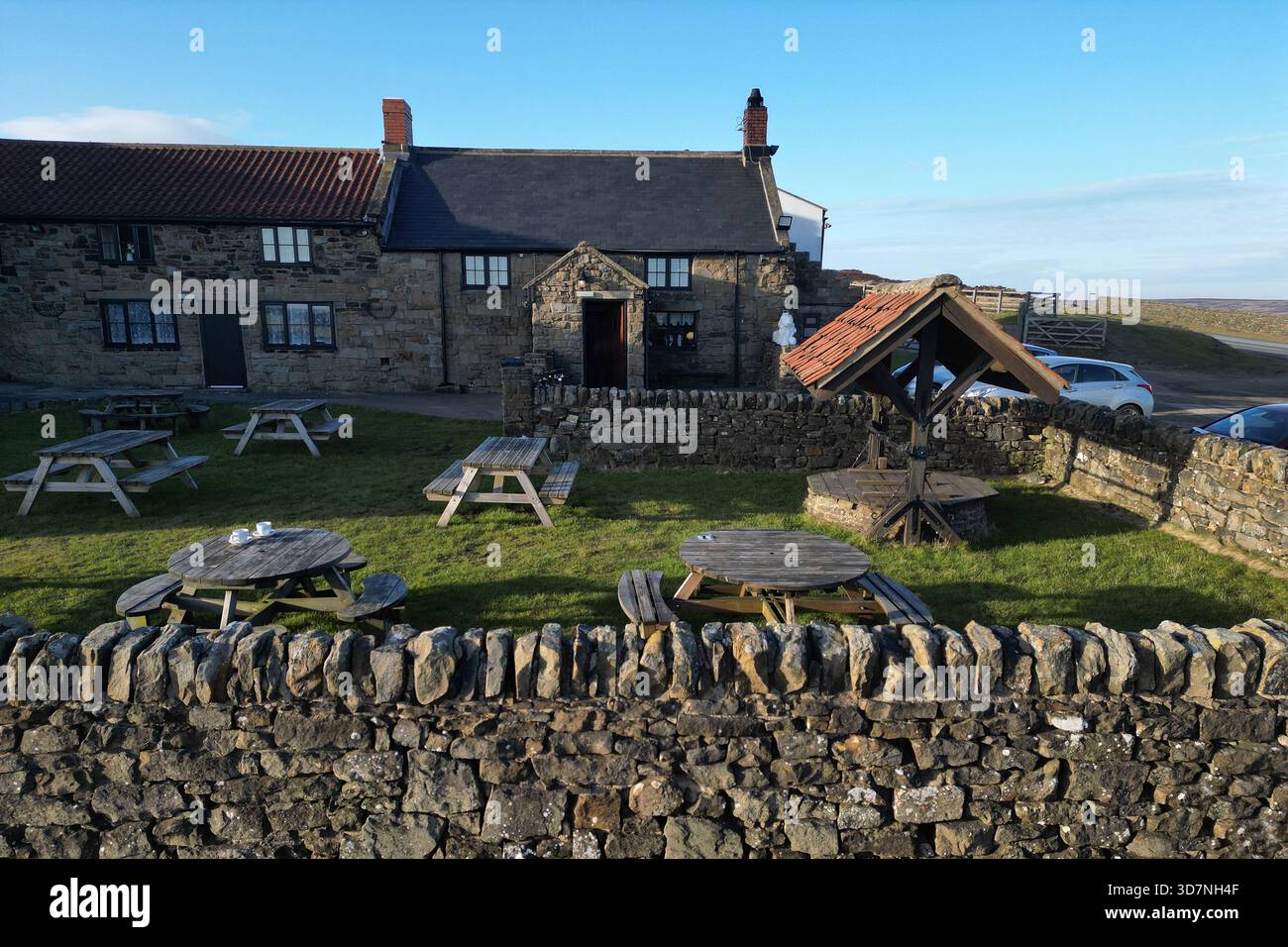 The Lion Inn on remote Blakey Ridge, a 16th Century Freehouse. Public ...