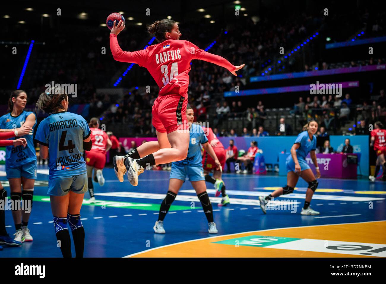 Dunja Radevic (Serbien, #34) - Sprung in den Kreis GER, Serbien ...