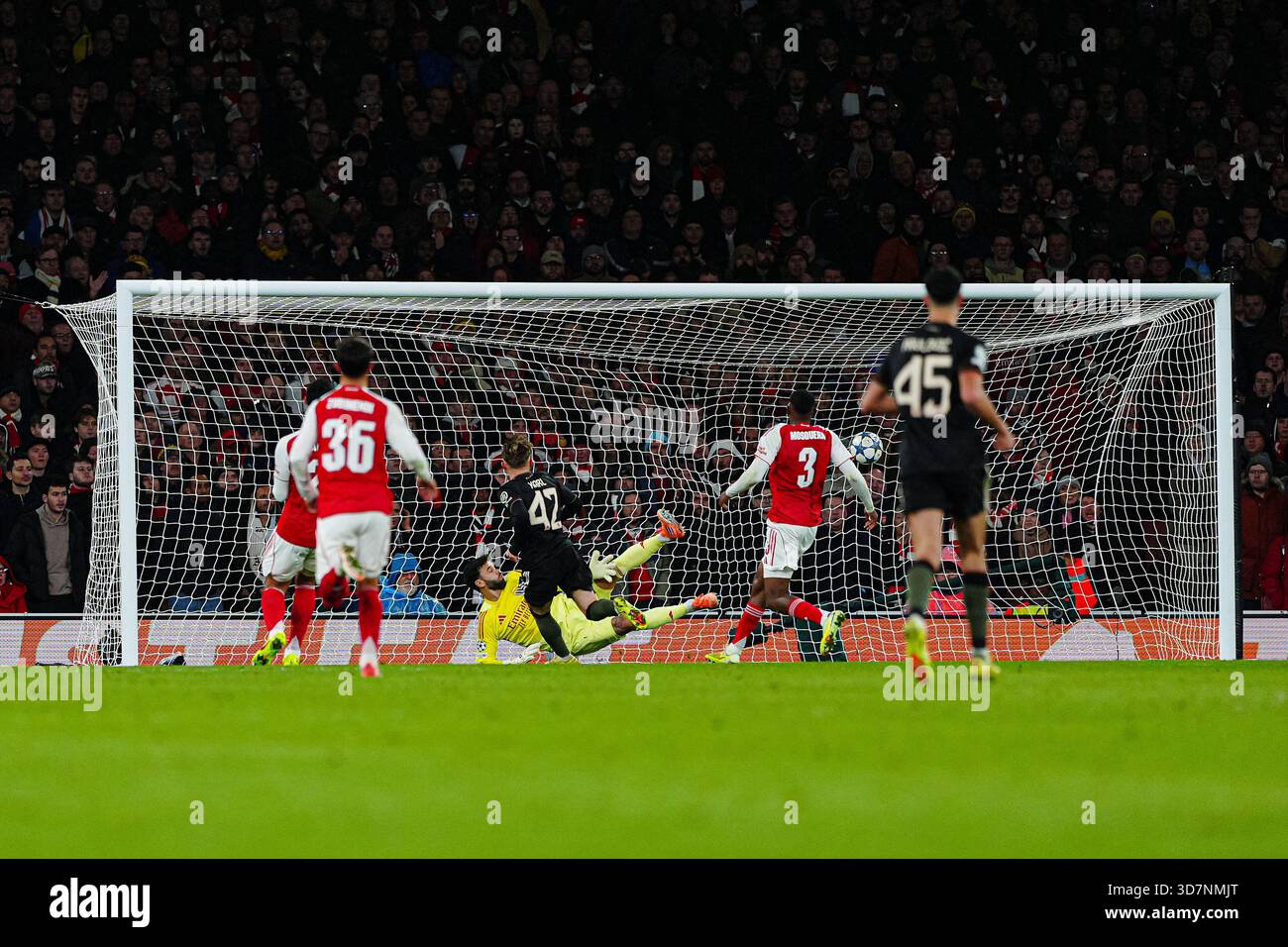 Tor zum 1:1 Lennart Karl (FC Bayern Muenchen, #42) ENG, FC Arsenal vs ...