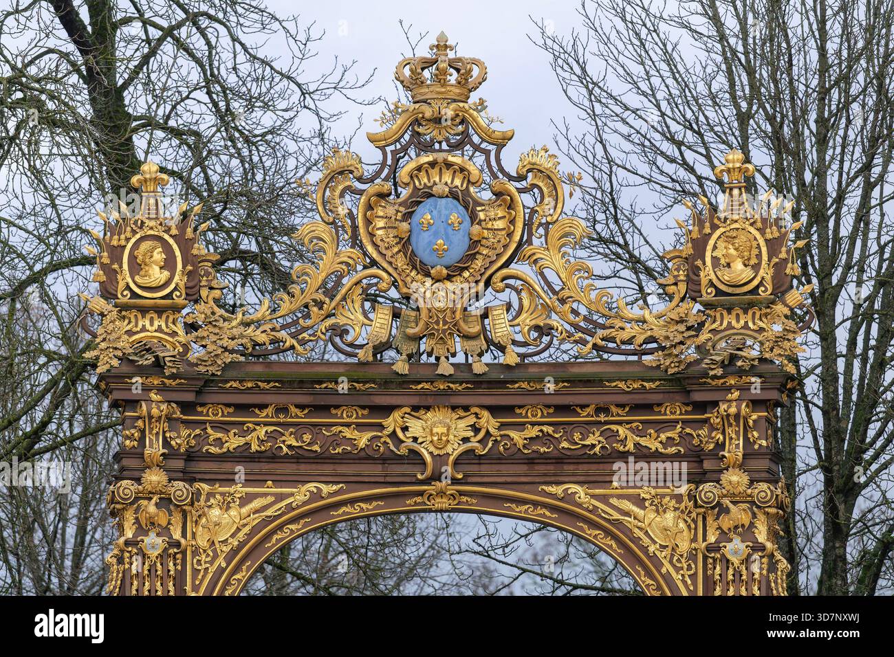 Fontaine amphitrite hi-res stock photography and images - Alamy, image size:1300x956