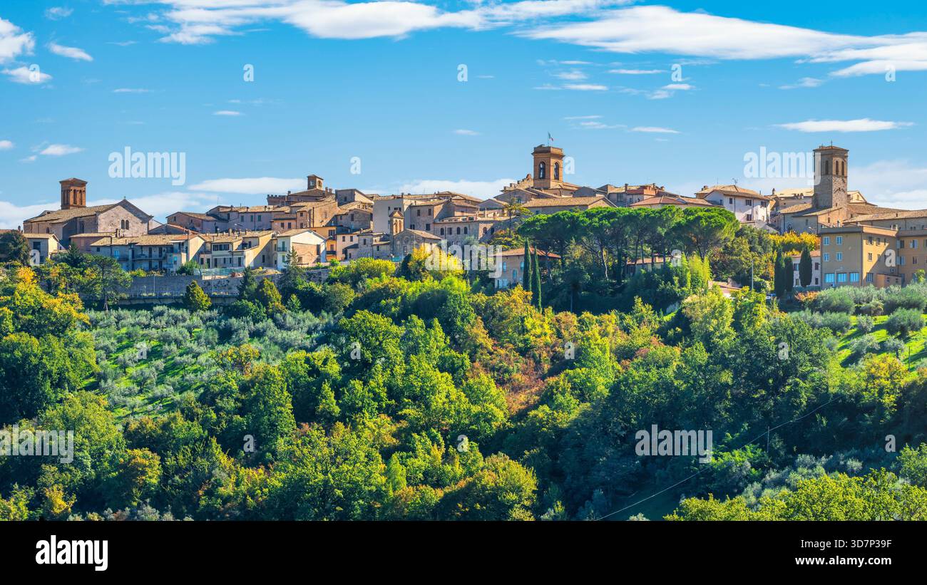 Umbria italy montefalco village hi-res stock photography and images - Alamy, image size:1300x821