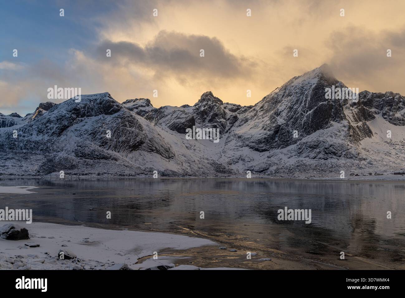 Morgenlicht in Vareid Stock Photo