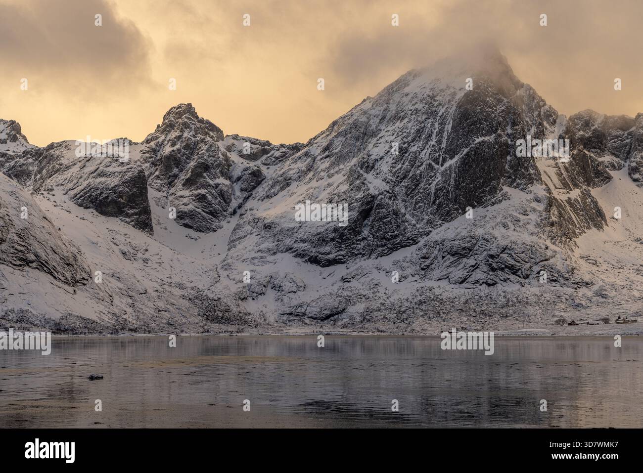 Morgenlicht in Vareid Stock Photo