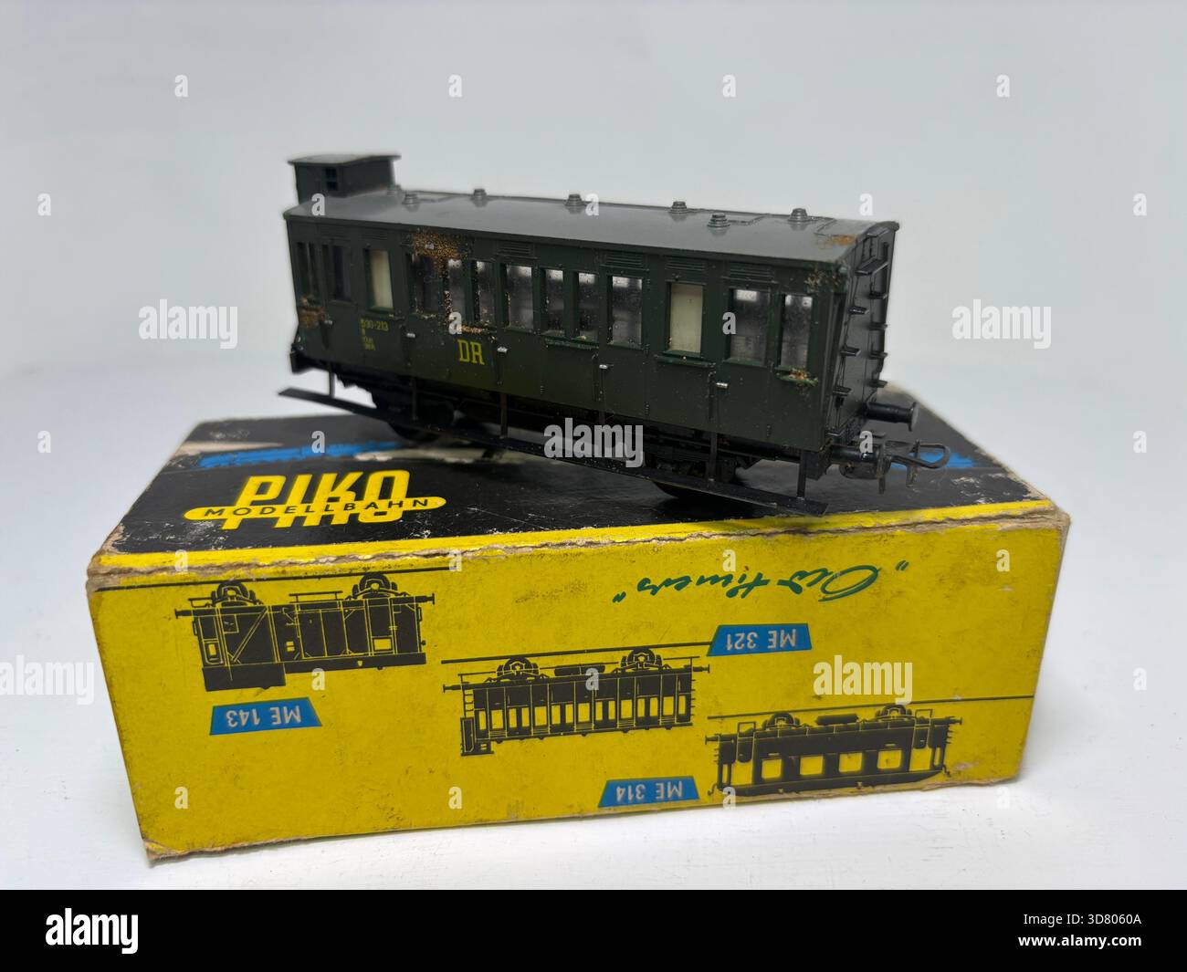 Vintage Piko HO scale East German model freight wagon with period ...