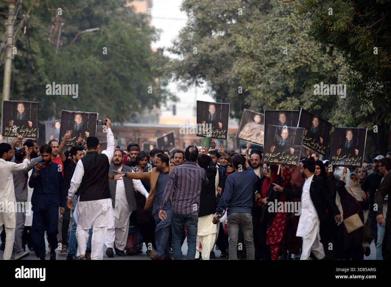 Pakistan Api Simran KARACHI, PAKISTAN, NOV 28: Activists of Tehreek-e-Insaf (PTI) are ...