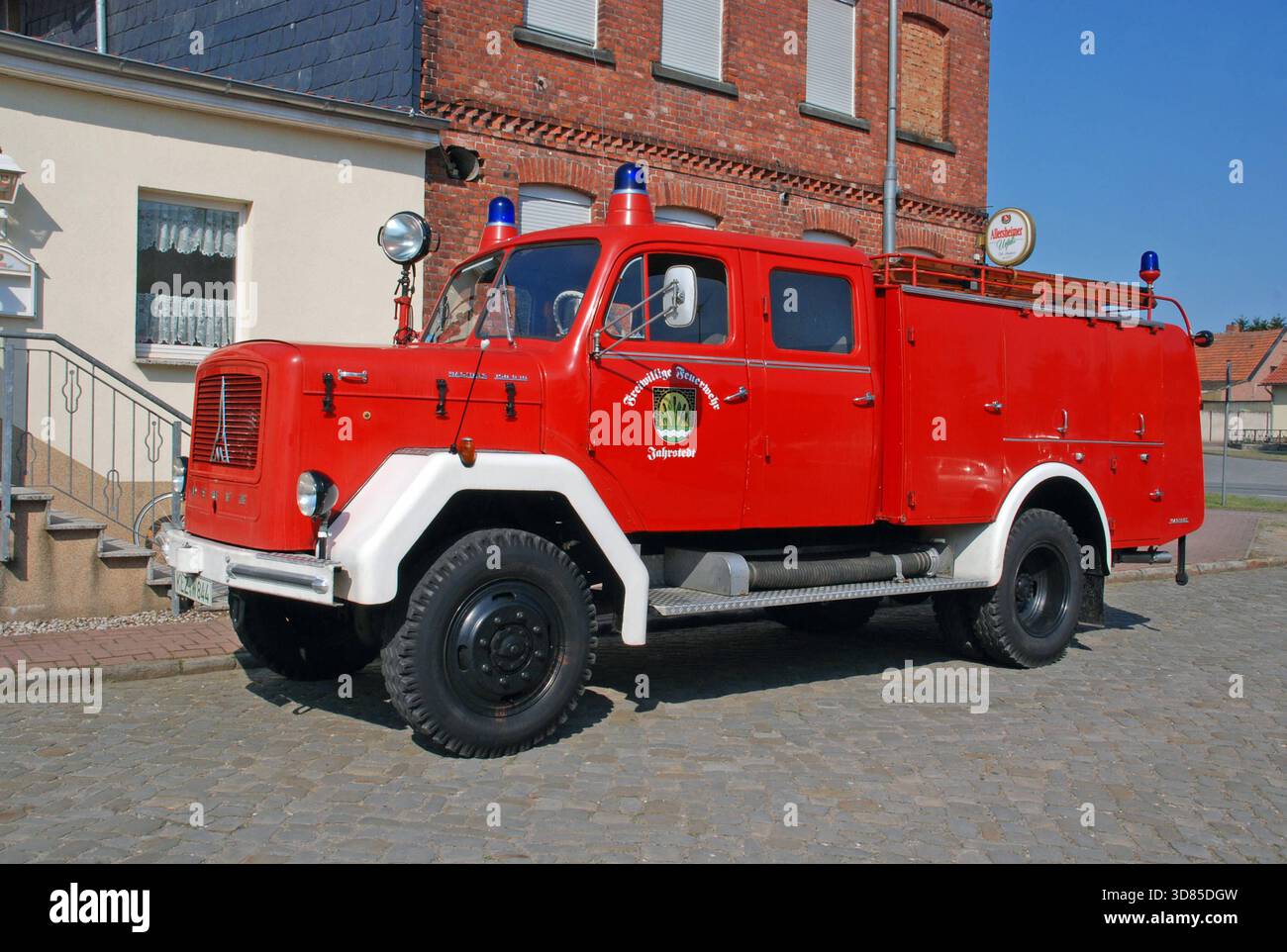 Miniature Magirus Deutz 150 D 10F TLF 16 – Road Signature – 1:43 – Neuf