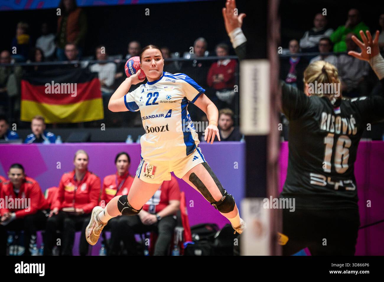 Elin Rosa Magnusdottir (Iceland, #22) vs. Jovana Risovic (Serbia, #16 ...