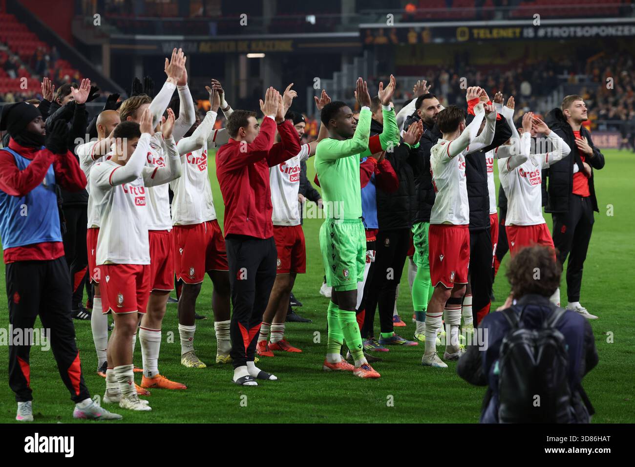 Standard's players celebrate after winning a soccer match between KV ...