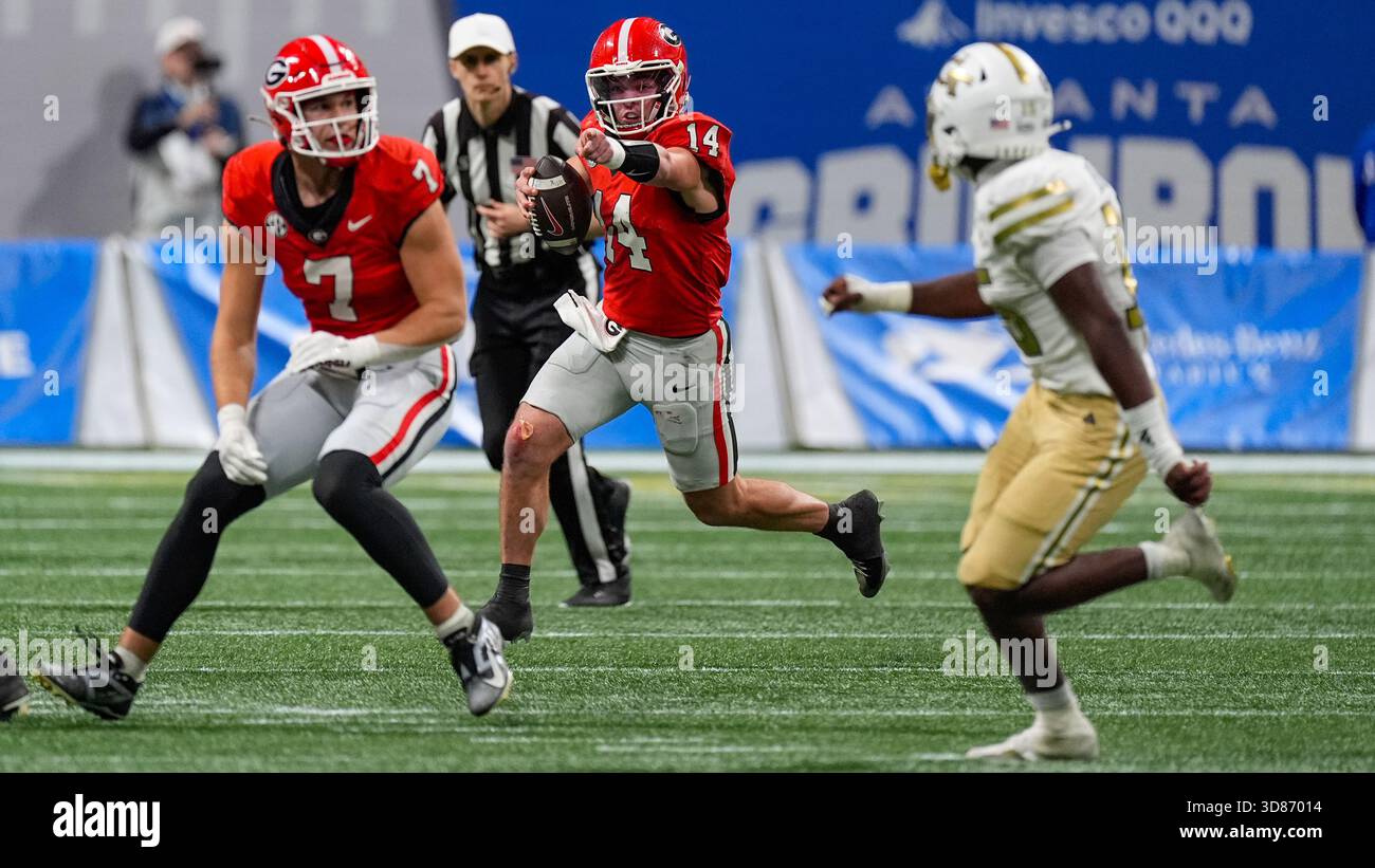 Georgia quarterback Gunner Stockton (14) runs out of the pocket against ...