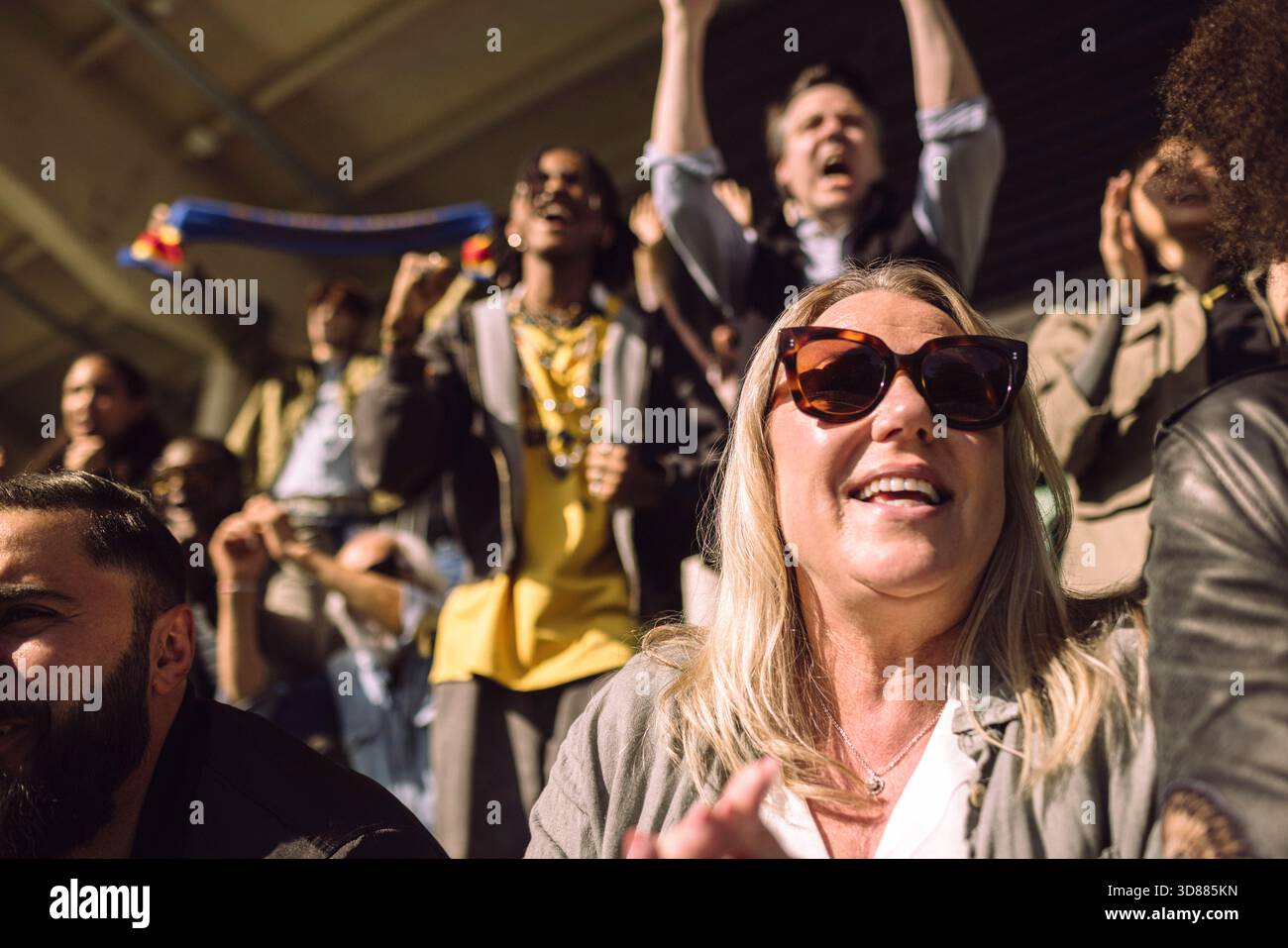 Female adult wearing sunglasses hi-res stock photography and images - Alamy