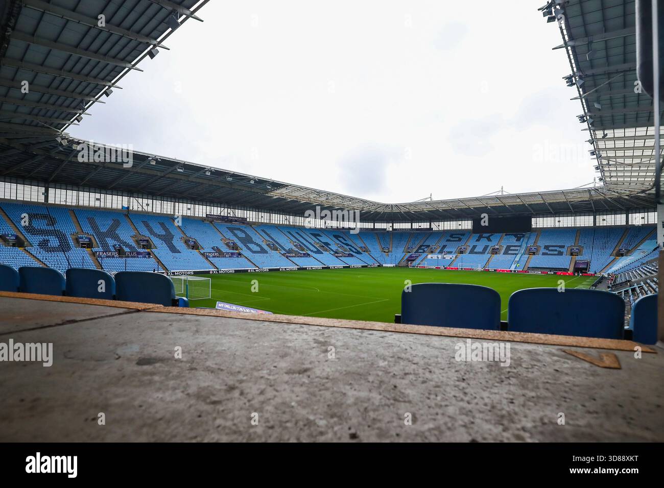 Cbs stadium hi-res stock photography and images - Alamy