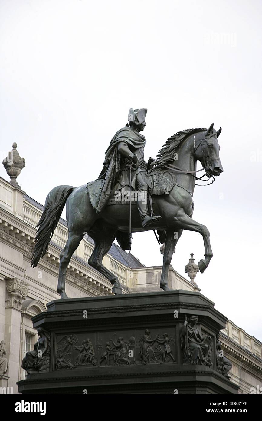 CDV FORMAT CABINET ALLEMAGNE : BERLIN, LA STATUE ÉQUESTRE DE FRÉDÉRIC