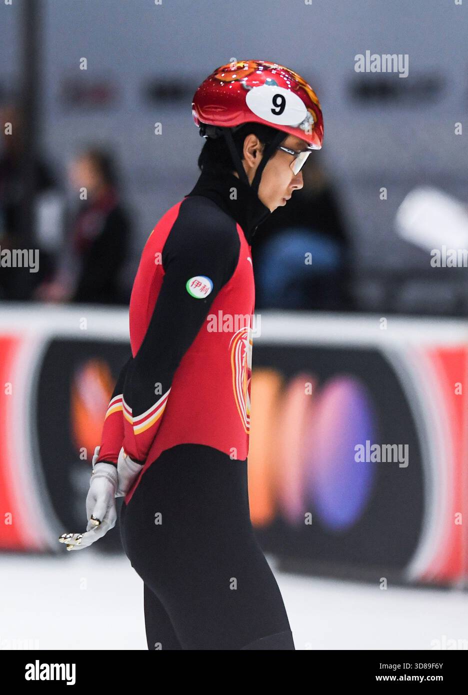 (251129) -- DORDRECHT, Nov. 29, 2025 (Xinhua) -- Sun Long of China ...