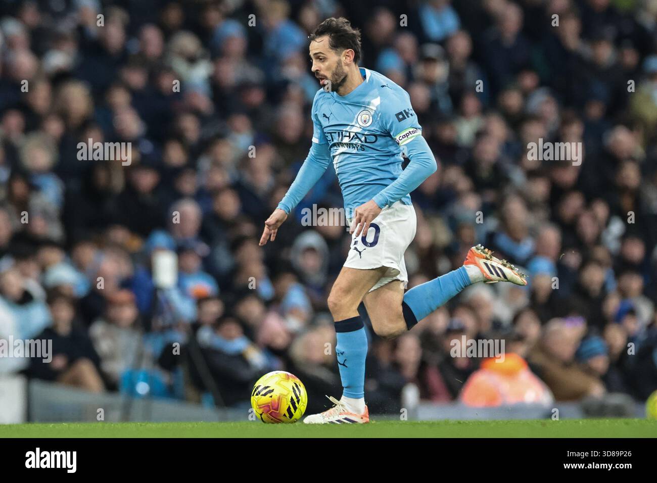 Bernardo Silva of Manchester City breaks with the ball during the