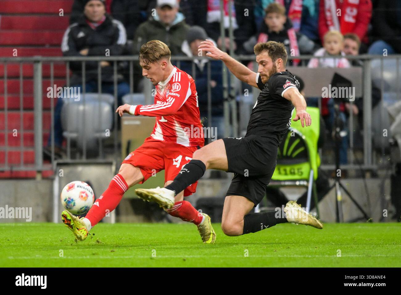 from left: Lennart Karl, Lars Ritzka (St. Pauli) Munich, November 29 ...