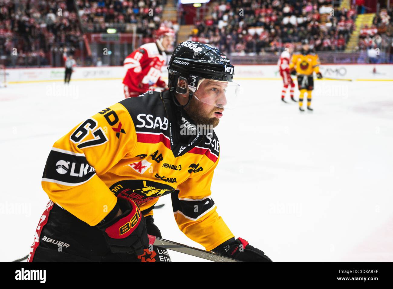 Linus Omark 251129 Luleås Linus Omark under ishockeymatchen i SHL mellan Timrå och ...