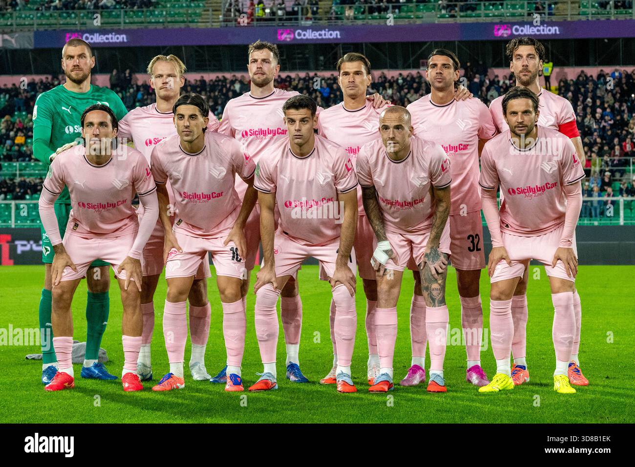 Palermo F.C. for team photo lined up during the Italian Serie BKT match ...
