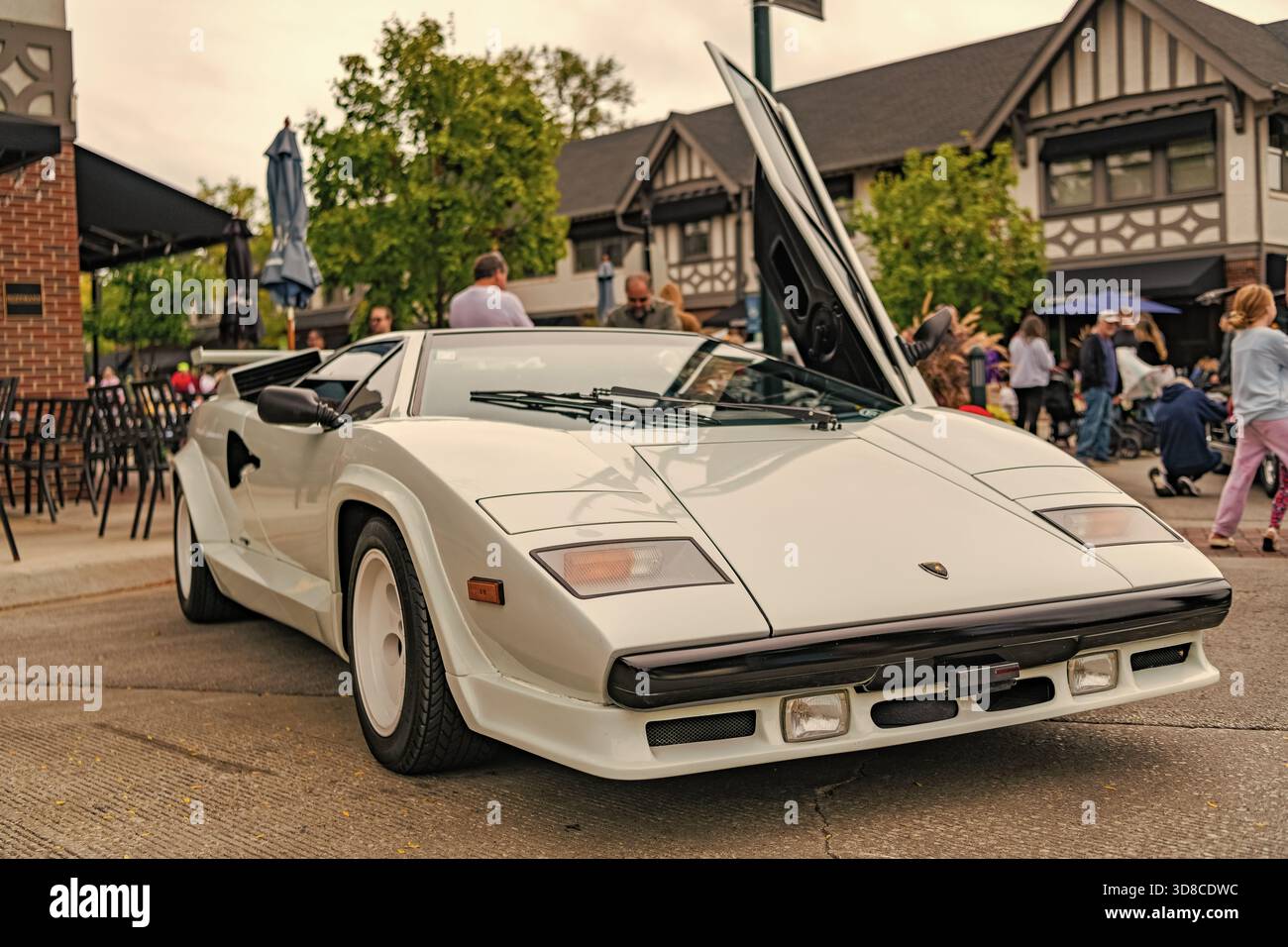Chicago, Illinois - September 29, 2024: Lamborghini Countach white color. Lamborghini  Countach parked on the street. corner view. Luxury Lamborghini Stock Photo  - Alamy, image size:1300x956