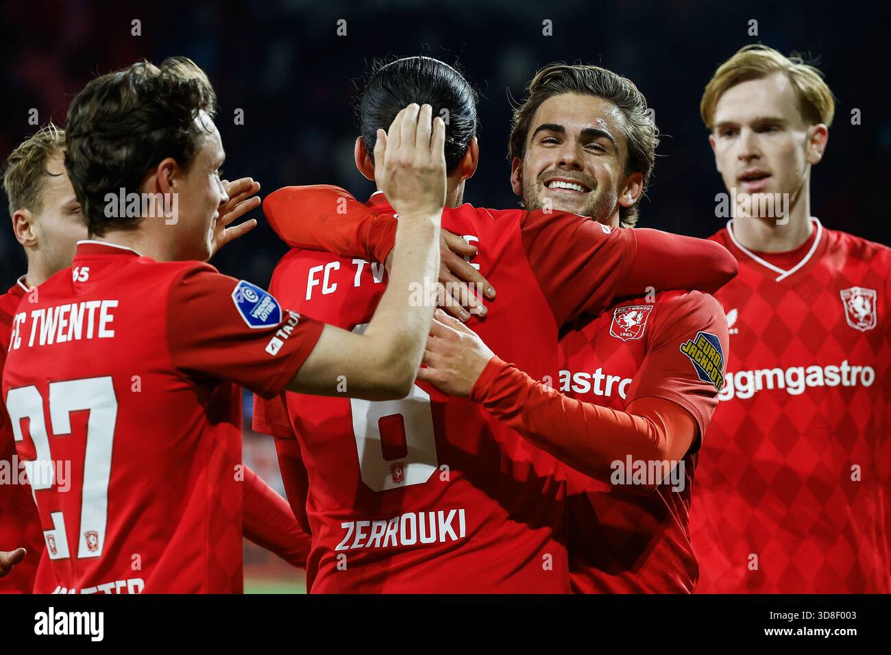 Van Rooij ENSCHEDE - Bart van Rooij of FC Twente (2nd right) receives ...