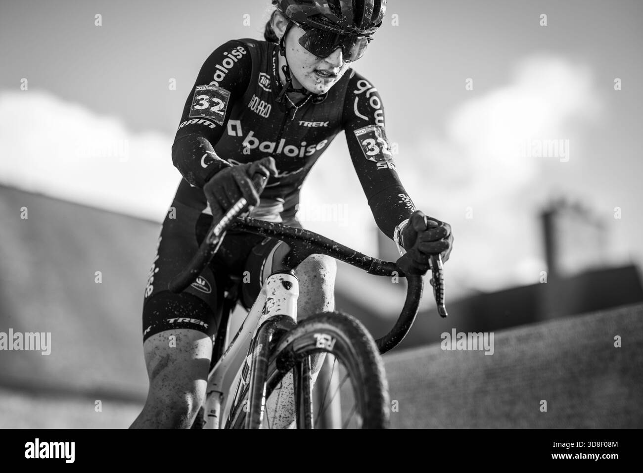 Flamanville, France. 30th Nov, 2025. Belgian Fleur Moors pictured in action during the women's race at the Cyclocross World Cup cyclocross event in Flamanville, France, Sunday 30 November 2025, the 2nd stage (out of 12) in the World Cup of the 2025-2026 season. BELGA PHOTO DAVID PINTENS Credit: Belga News Agency/Alamy Live News Stock Photo