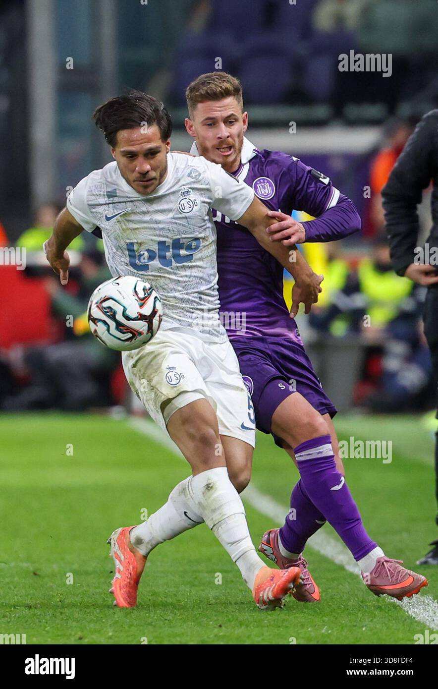 Union's Kevin Mac Allister and Anderlecht's Hazard fight for
