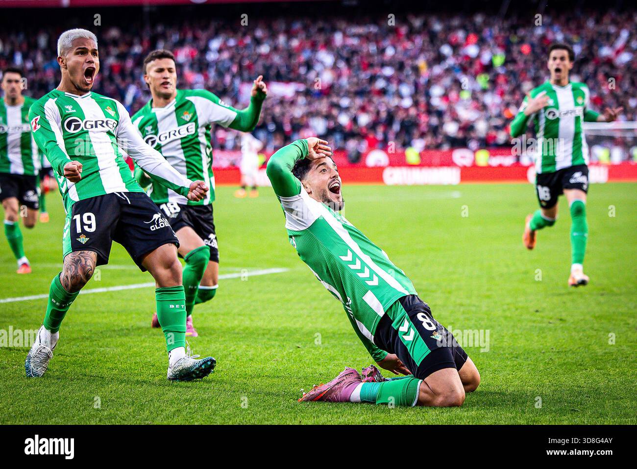 Pablo FORNALS of Real Betis Balompie celebrate his goal with teammates